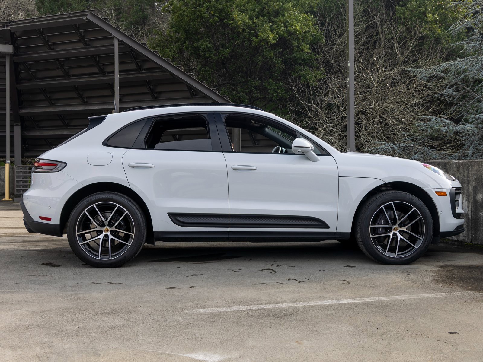 Certified 2023 Porsche Macan image 12