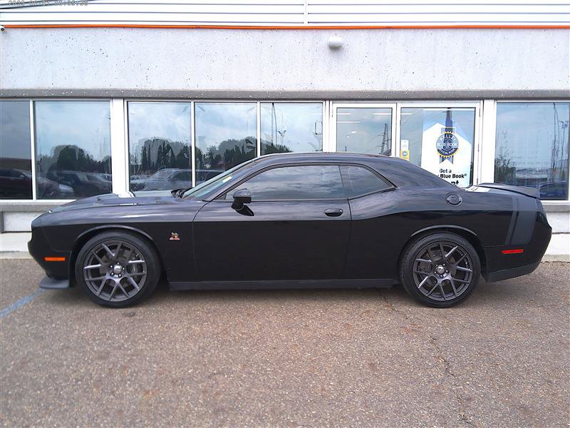 Used 2016 Dodge Challenger R/T Scat Pack w/ Leather Interior Group RWD image 2