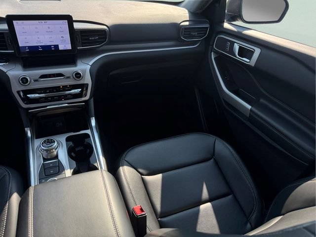 Used 2024 Ford Explorer XLT w/ Equipment Group 202A AWD/4WD image 12