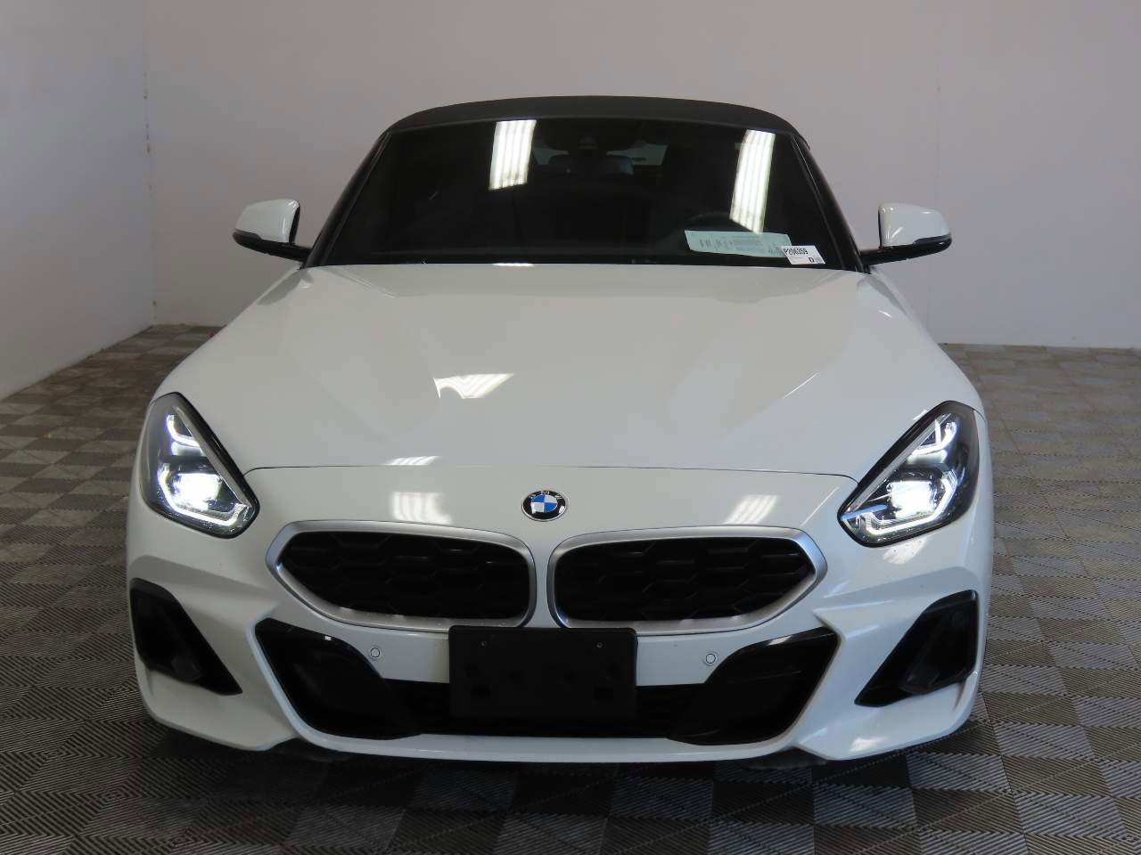 Used 2025 BMW Z4 sDrive30i image 2