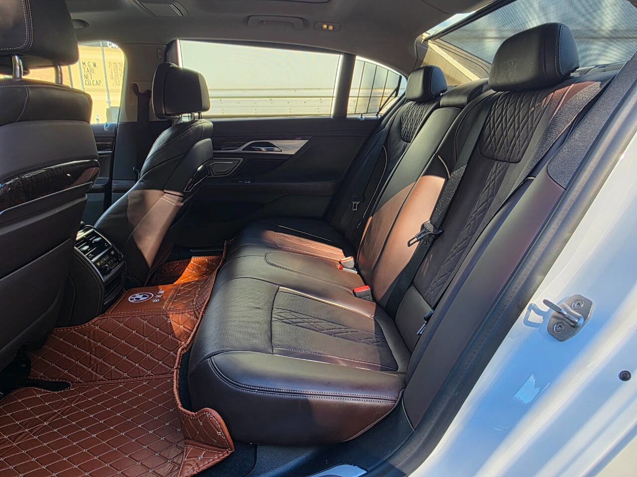 Used 2020 BMW 750i xDrive w/ Executive Package AWD/4WD image 34