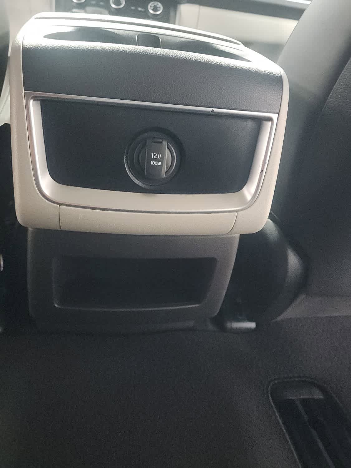 Used 2024 Kia Carnival LX FWD image 25