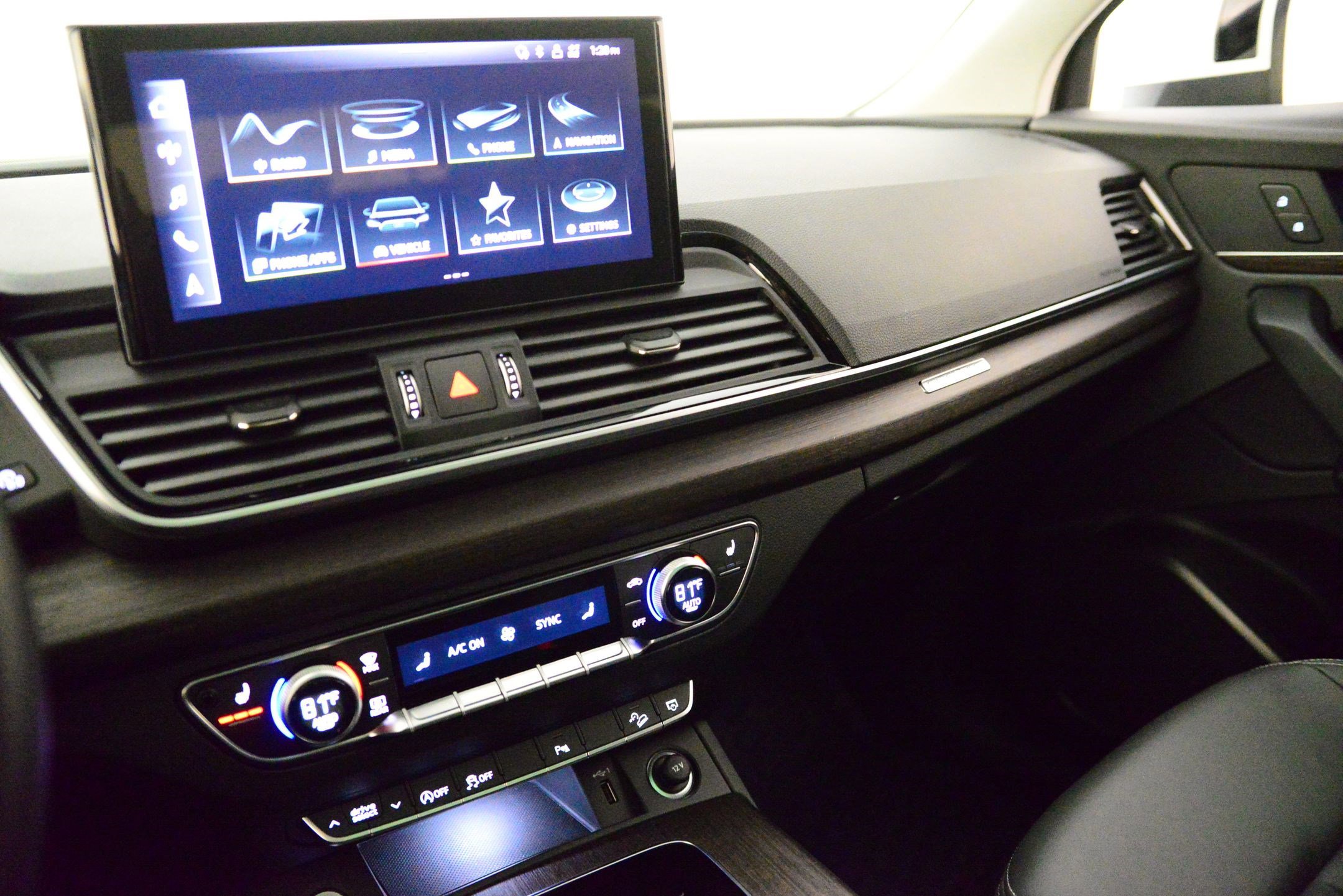 Certified 2025 Audi Q5 2.0T Premium w/ Convenience Plus Package image 31