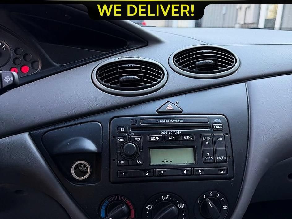 Used 2002 Ford Focus SE FWD image 13