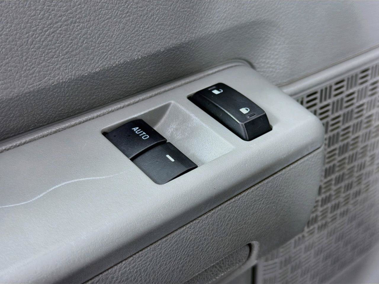 Used 2014 Ford E-350 and Econoline 350 XLT RWD image 19
