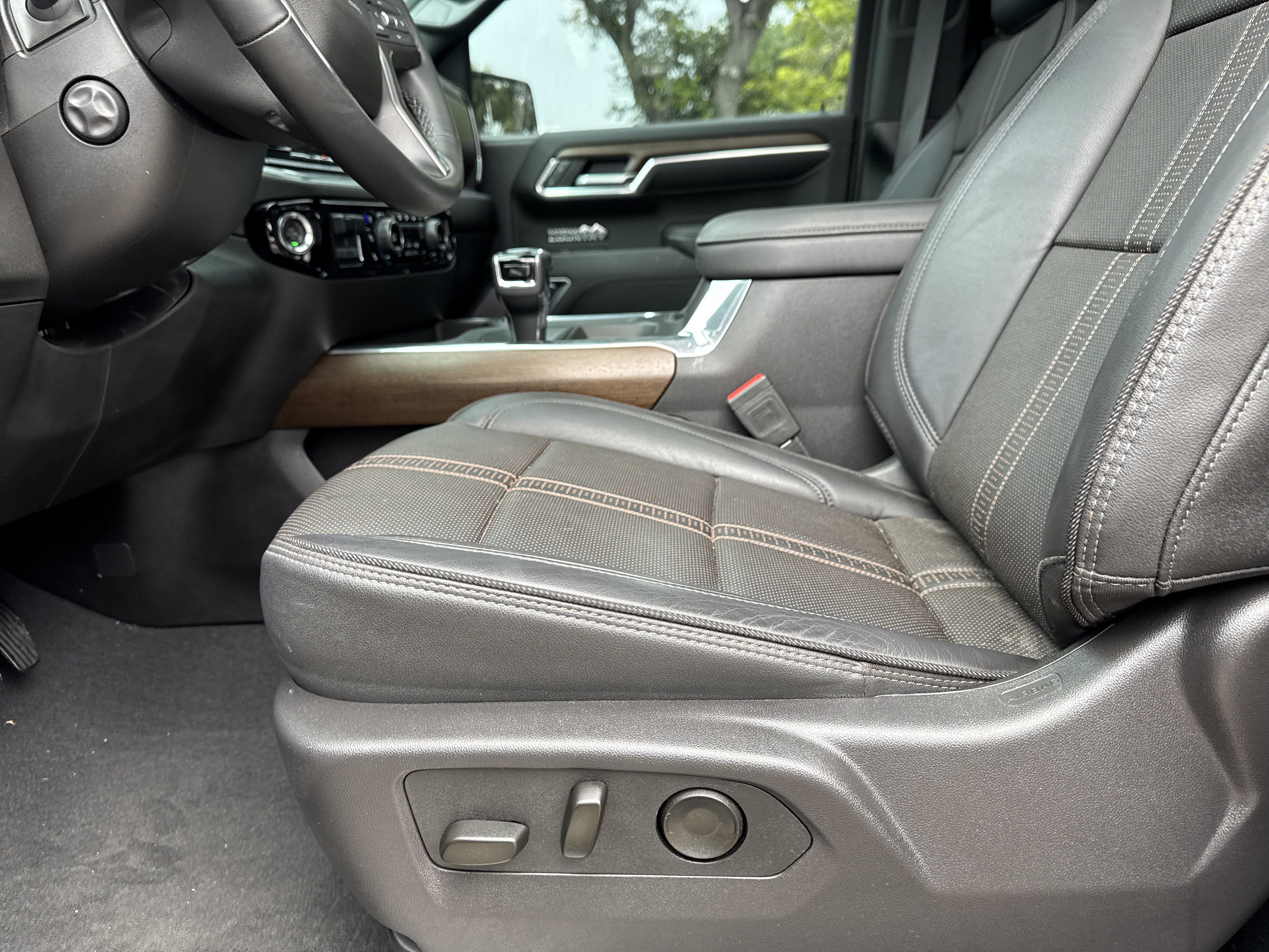 Used 2025 Chevrolet Silverado 1500 High Country w/ Midnight Edition RWD image 13