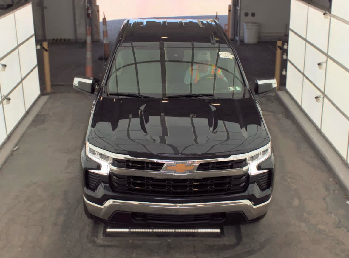 Used 2024 Chevrolet Silverado 1500 LT AWD/4WD image 3