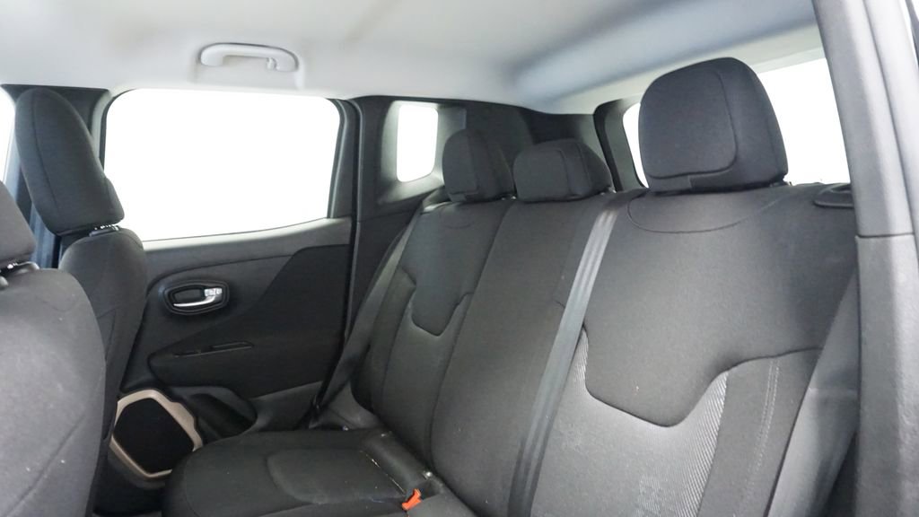 Used 2017 Jeep Renegade Latitude w/ Cold Weather Group image 23