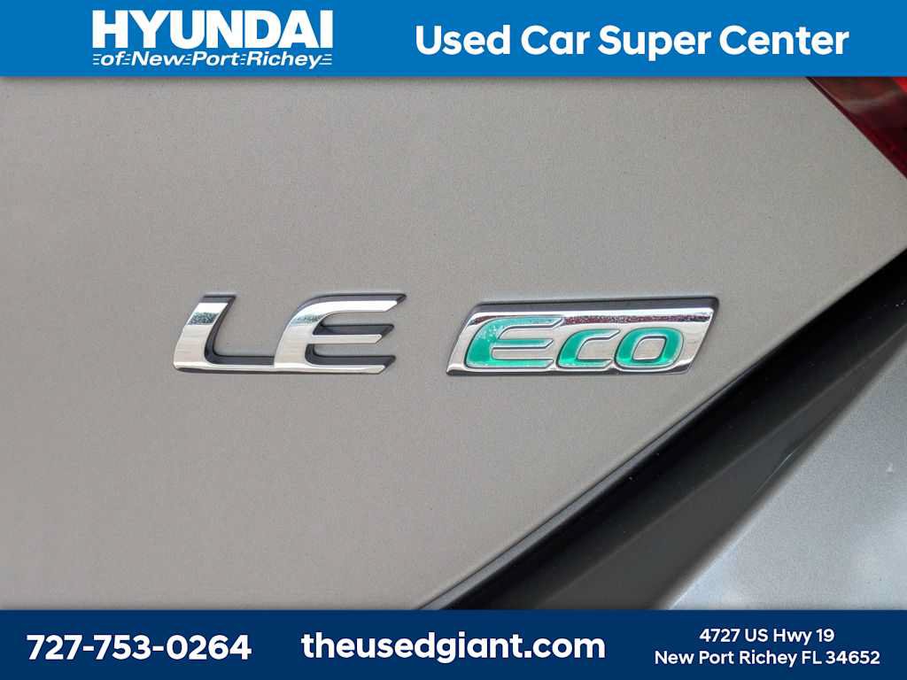 Used 2015 Toyota Corolla LE FWD image 12