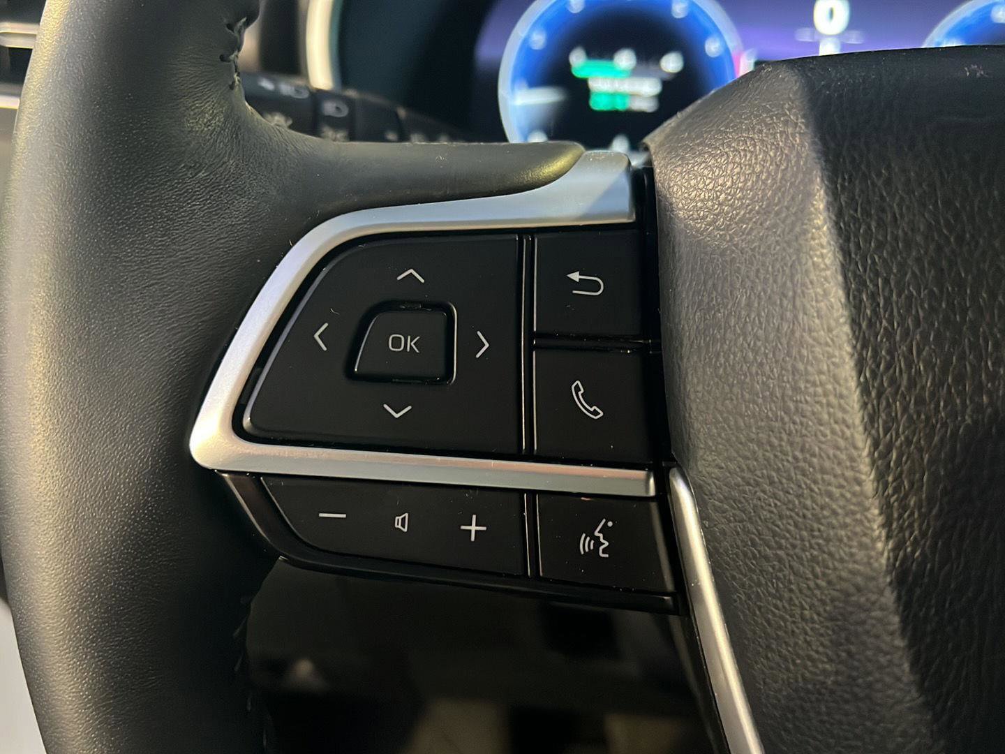 Used 2024 Toyota Highlander Limited image 22