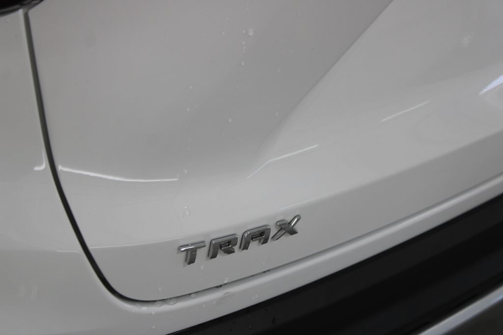 Used 2025 Chevrolet Trax LT FWD image 24