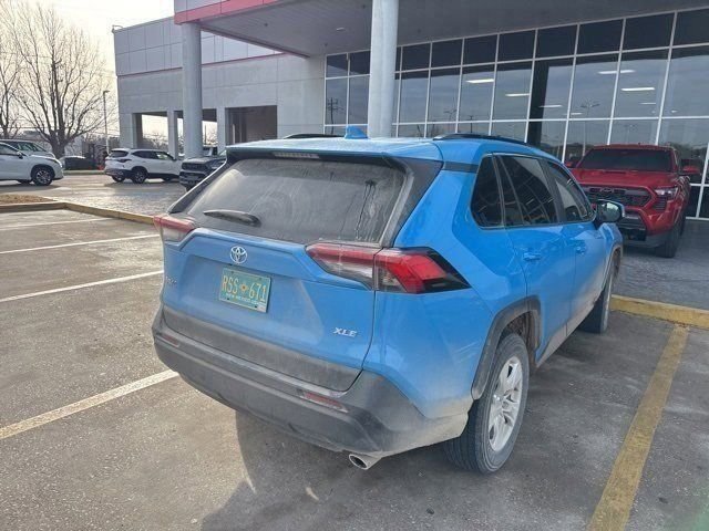 Used 2021 Toyota RAV4 XLE w/ Convenience Package image 8