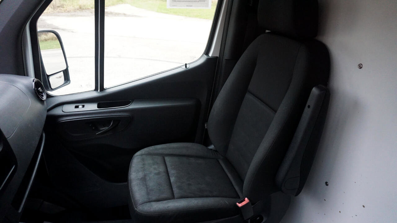 Used 2019 Freightliner Sprinter 170 image 18