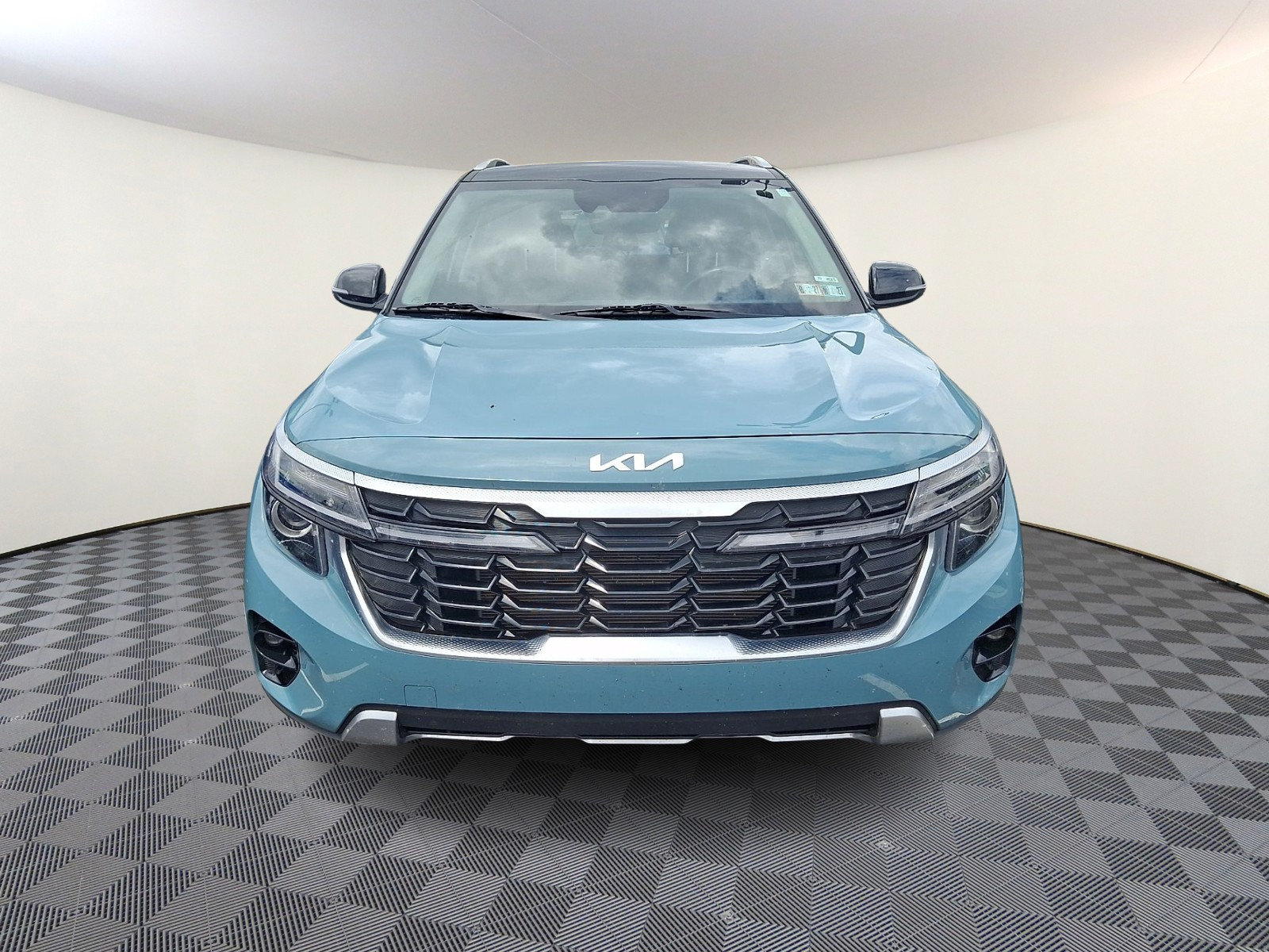 Used 2024 Kia Seltos S AWD/4WD image 2