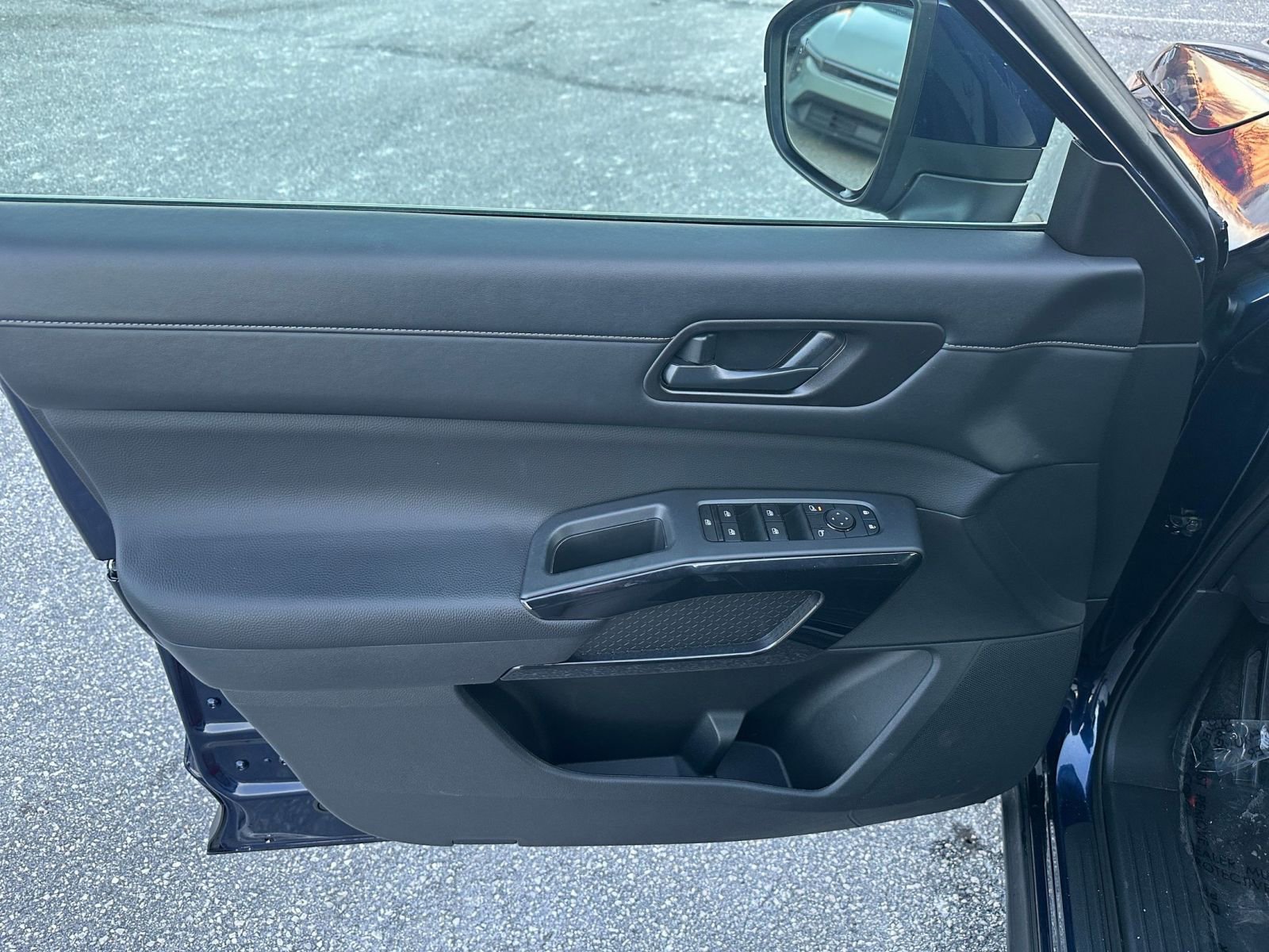 Used 2025 Nissan Pathfinder SV image 20