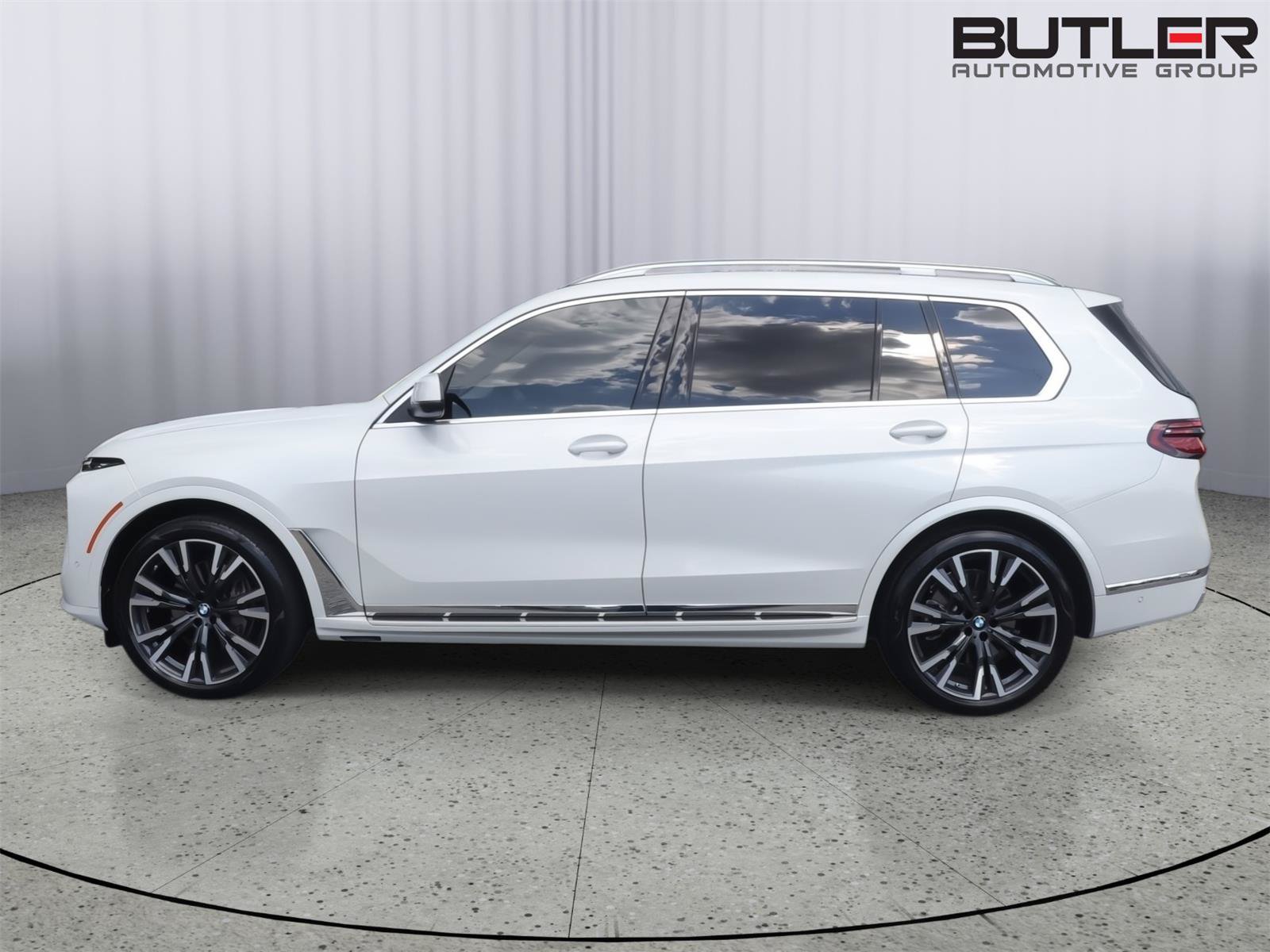 Used 2025 BMW X7 xDrive40i AWD/4WD image 3