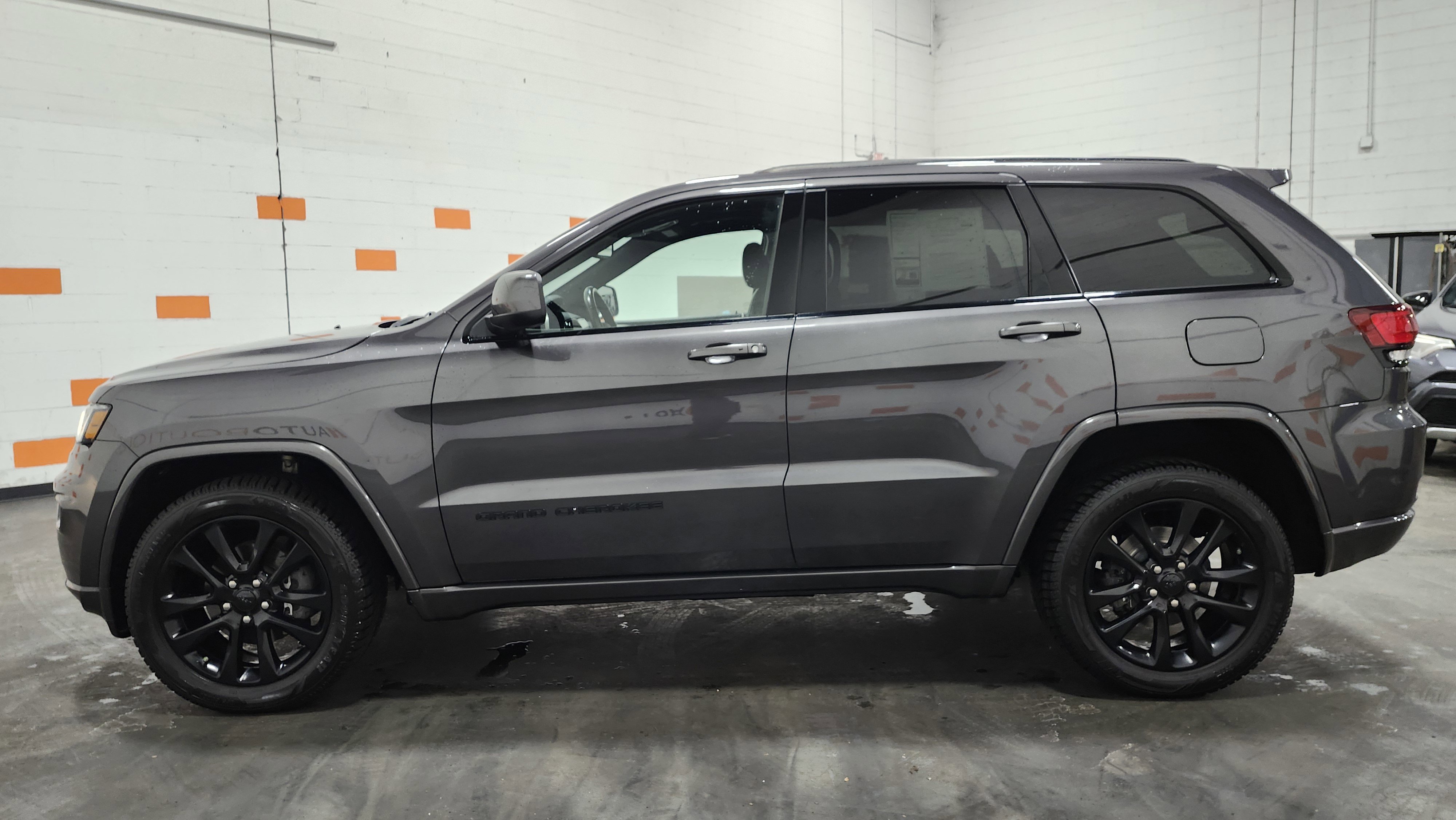 Used 2019 Jeep Grand Cherokee Altitude image 13