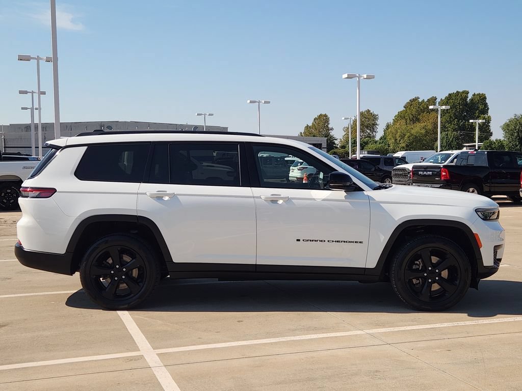 Used 2023 Jeep Grand Cherokee L Laredo AWD/4WD image 4
