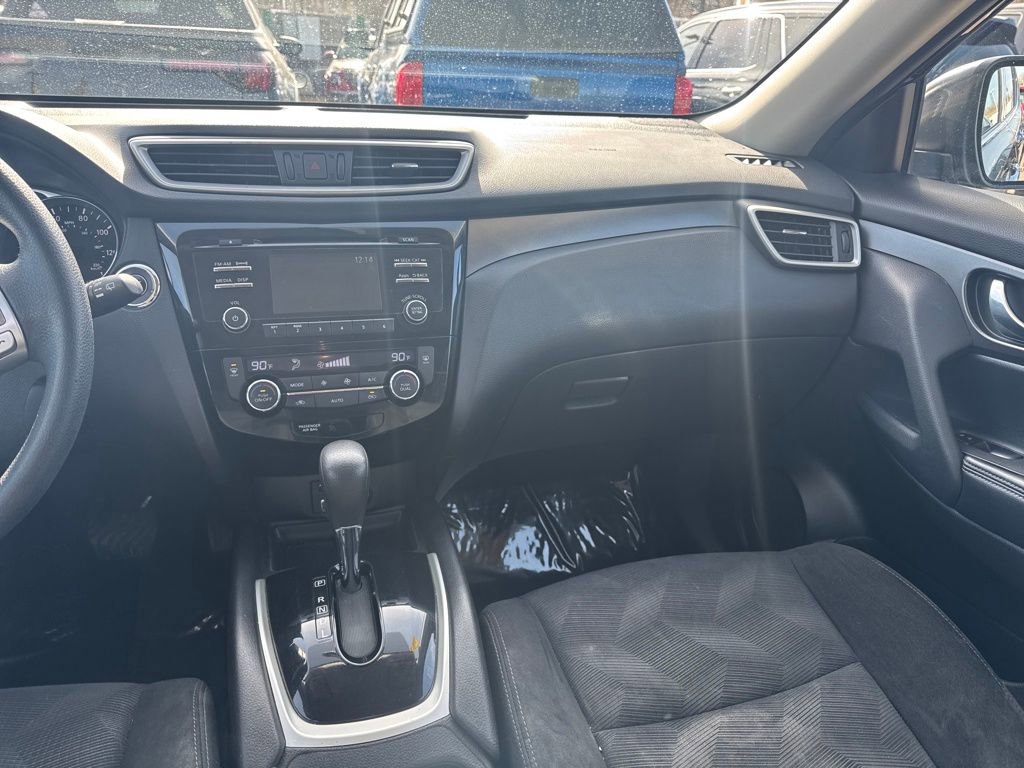Used 2014 Nissan Rogue SV w/ SV Family Package image 30