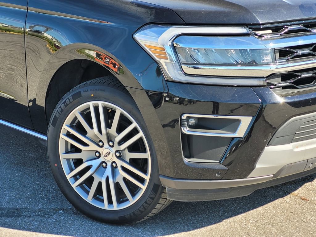 Used 2024 Ford Expedition Limited image 9