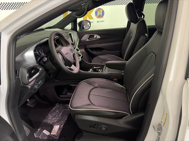 New 2026 Chrysler Pacifica Limited FWD image 21