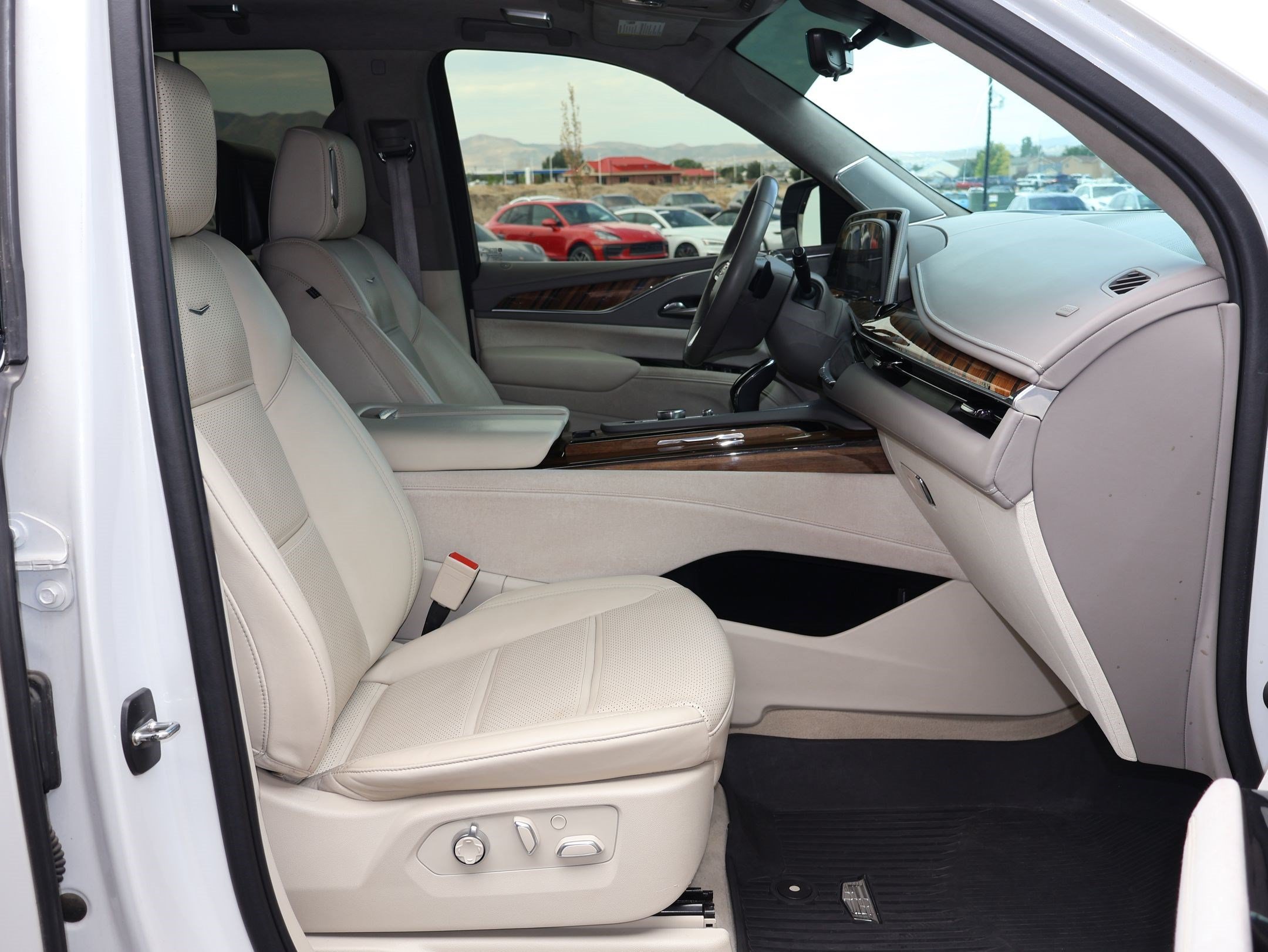Used 2022 Cadillac Escalade Sport Platinum AWD/4WD image 35