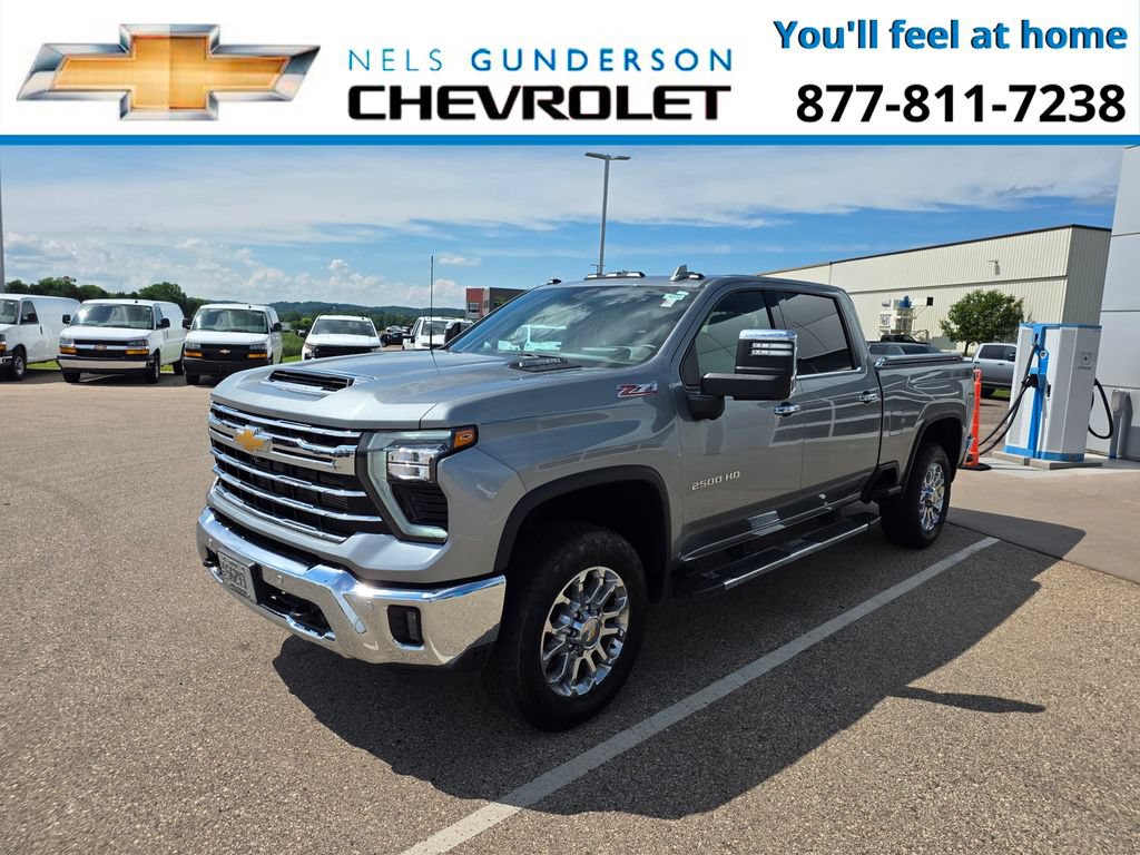 Used 2024 Chevrolet Silverado 2500 LTZ w/ LTZ Premium Package AWD/4WD image 3