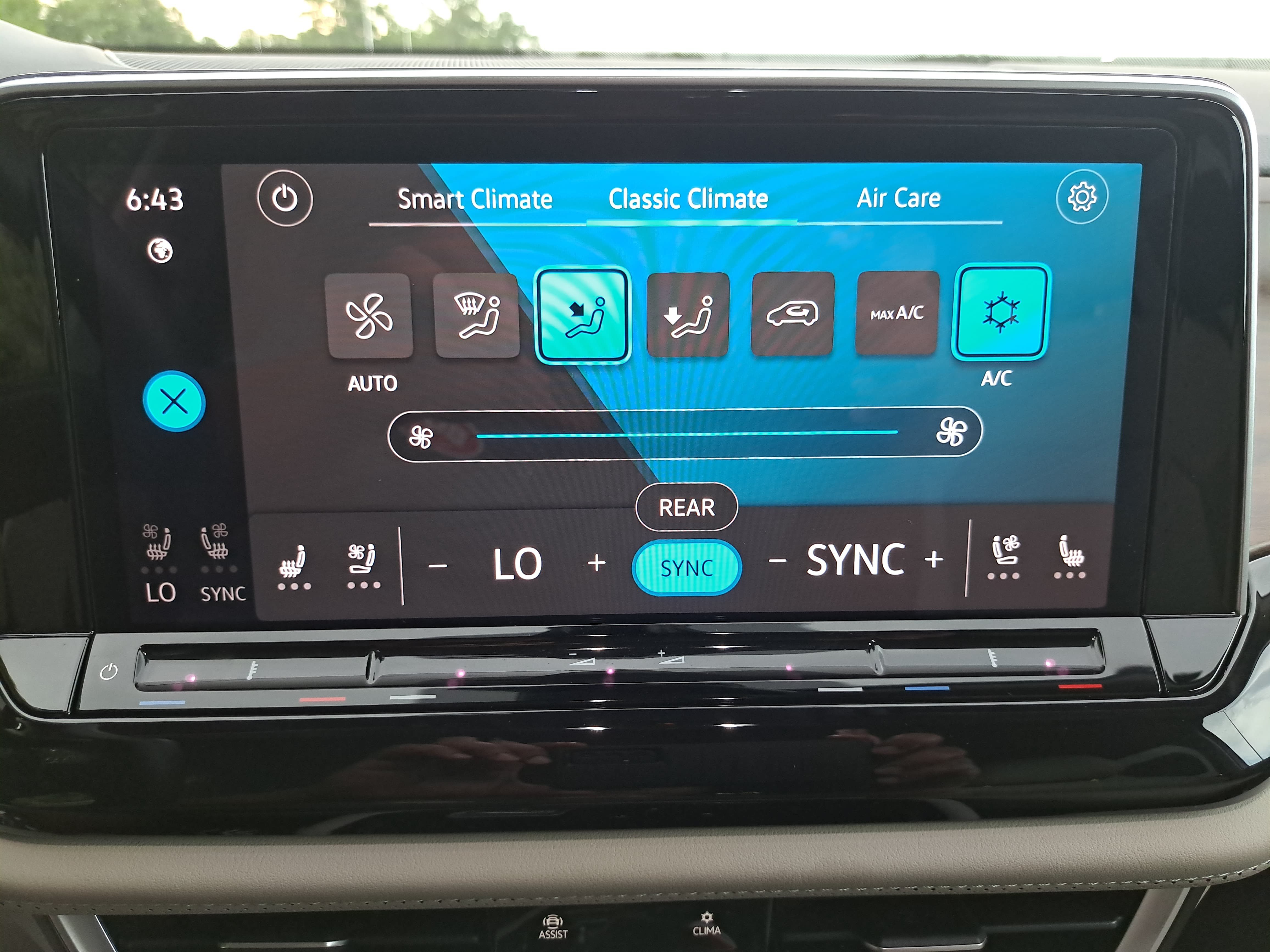 Certified 2026 Volkswagen Atlas SE w/ Black Wheel Package FWD image 21