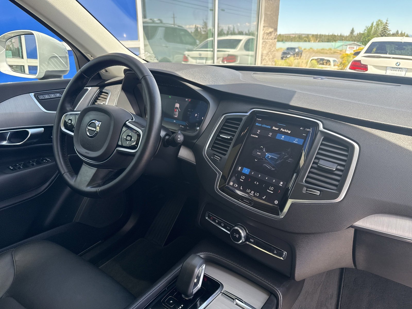 Used 2025 Volvo XC90 B5 Core image 17