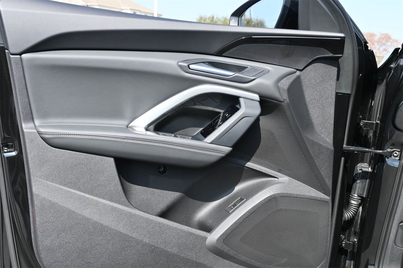 Used 2025 Audi Q5 Premium w/ Convenience Package image 16