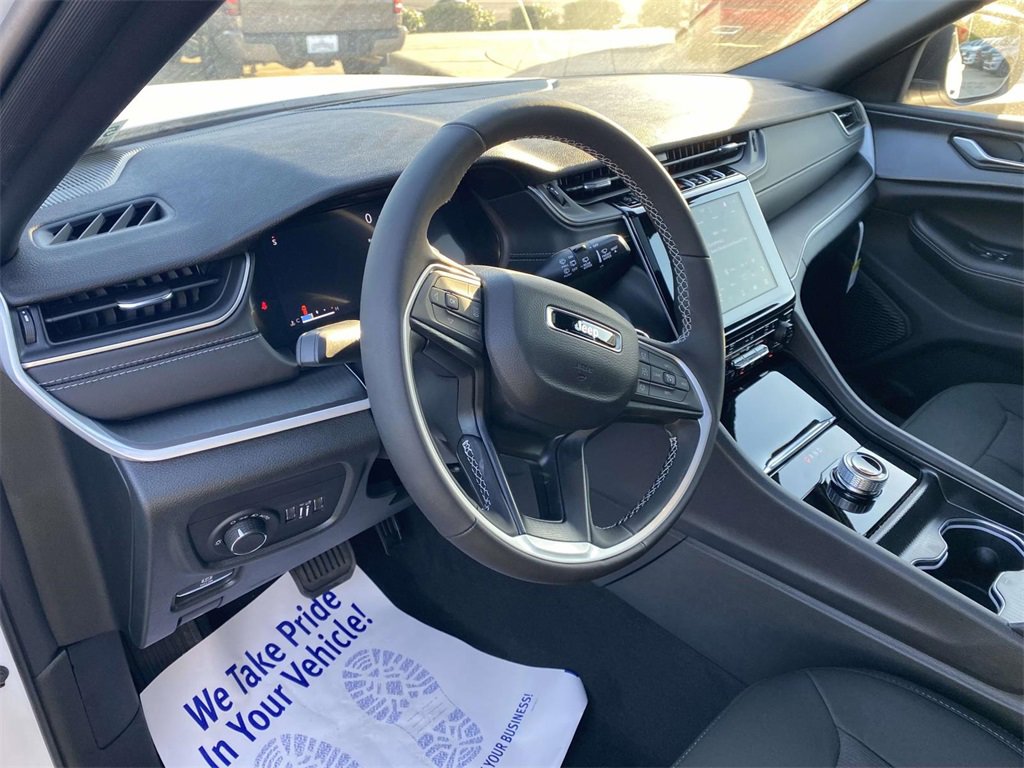 New 2025 Jeep Grand Cherokee L Laredo w/ Luxury Tech Group I image 15