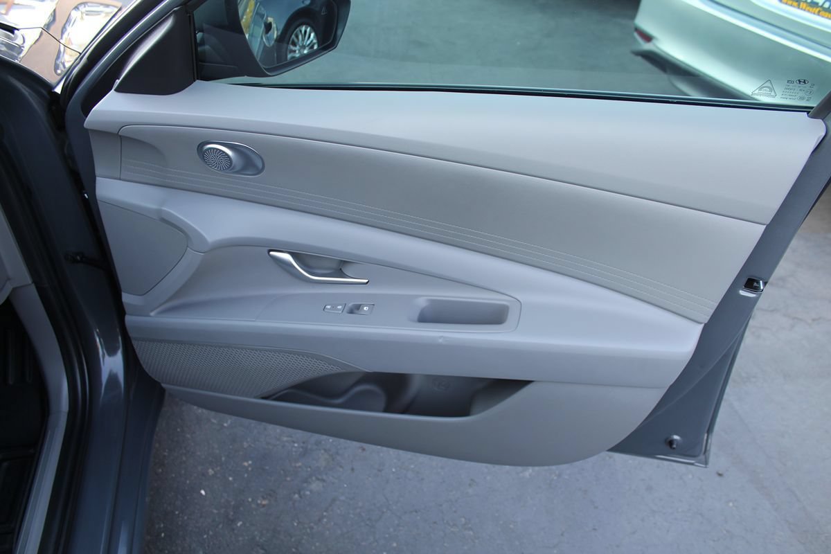 Used 2024 Hyundai Elantra SEL FWD image 18