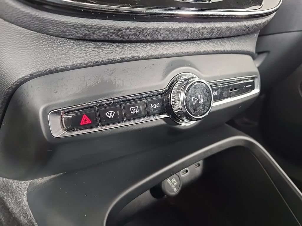 Certified 2023 Volvo C40 P8 Recharge Ultimate w/ Protection Package Premier AWD/4WD image 24