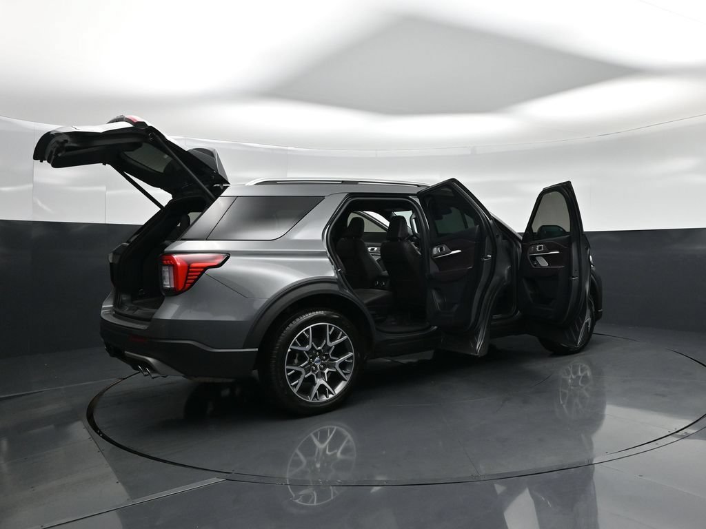Certified 2025 Ford Explorer Platinum w/ Ultimate Package AWD/4WD image 6