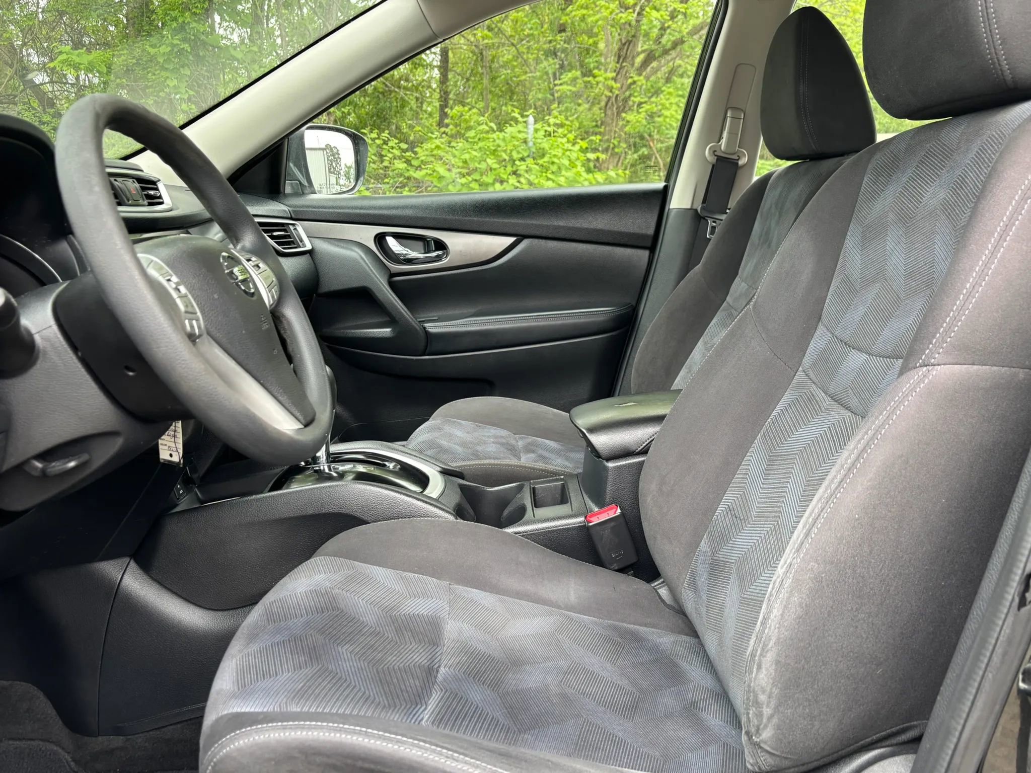 Used 2015 Nissan Rogue S image 15