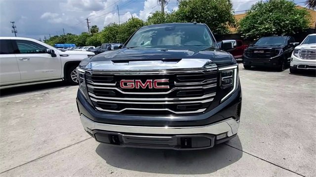 Used 2023 GMC Sierra 1500 SLT w/ SLT Premium Package image 4