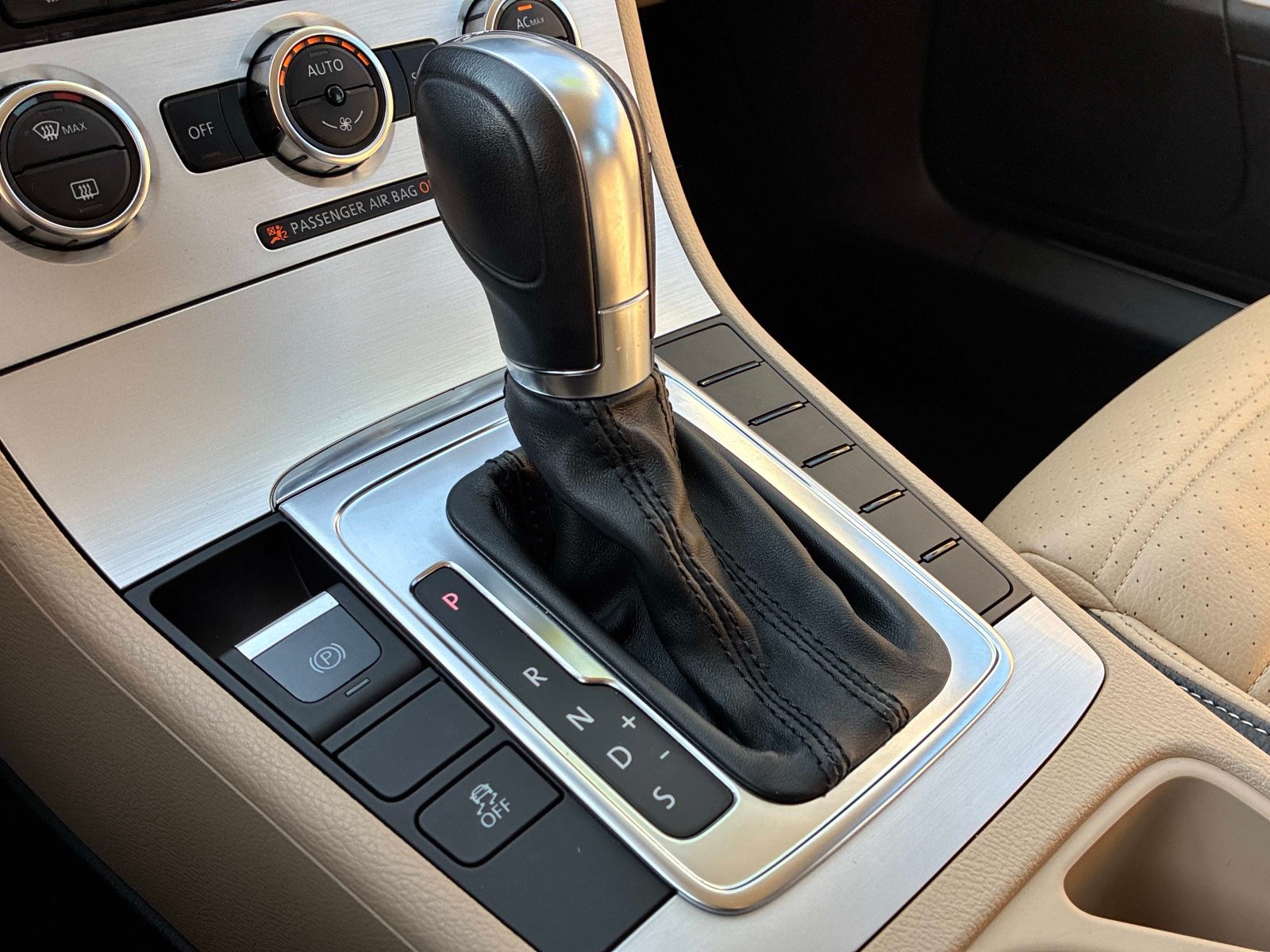 Used 2013 Volkswagen CC Sport FWD image 27