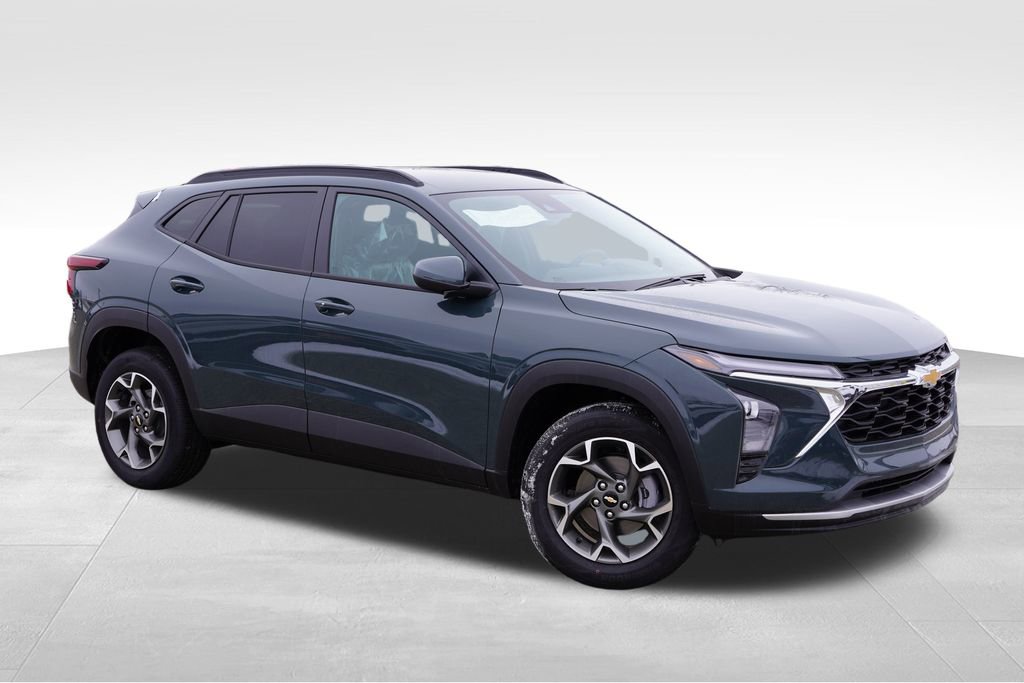 New 2026 Chevrolet Trax LT w/ Driver Confidence Package FWD image 2