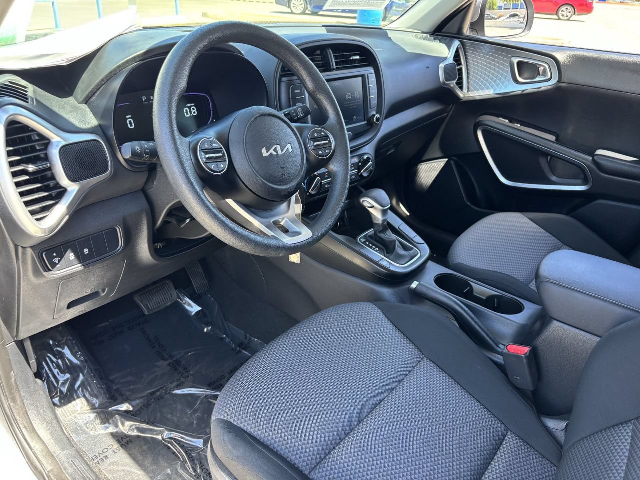 Used 2025 Kia Soul LX w/ LX Technology Package FWD image 16