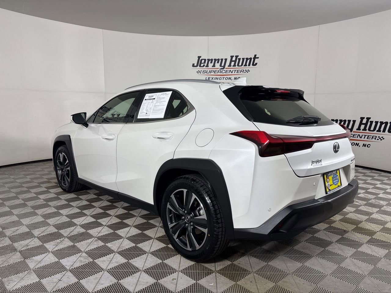 Used 2022 Lexus UX 200 w/ Accessory Package (Z1) image 6