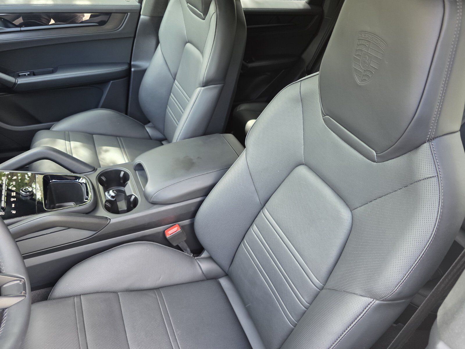 Used 2025 Porsche Cayenne GTS AWD/4WD image 12