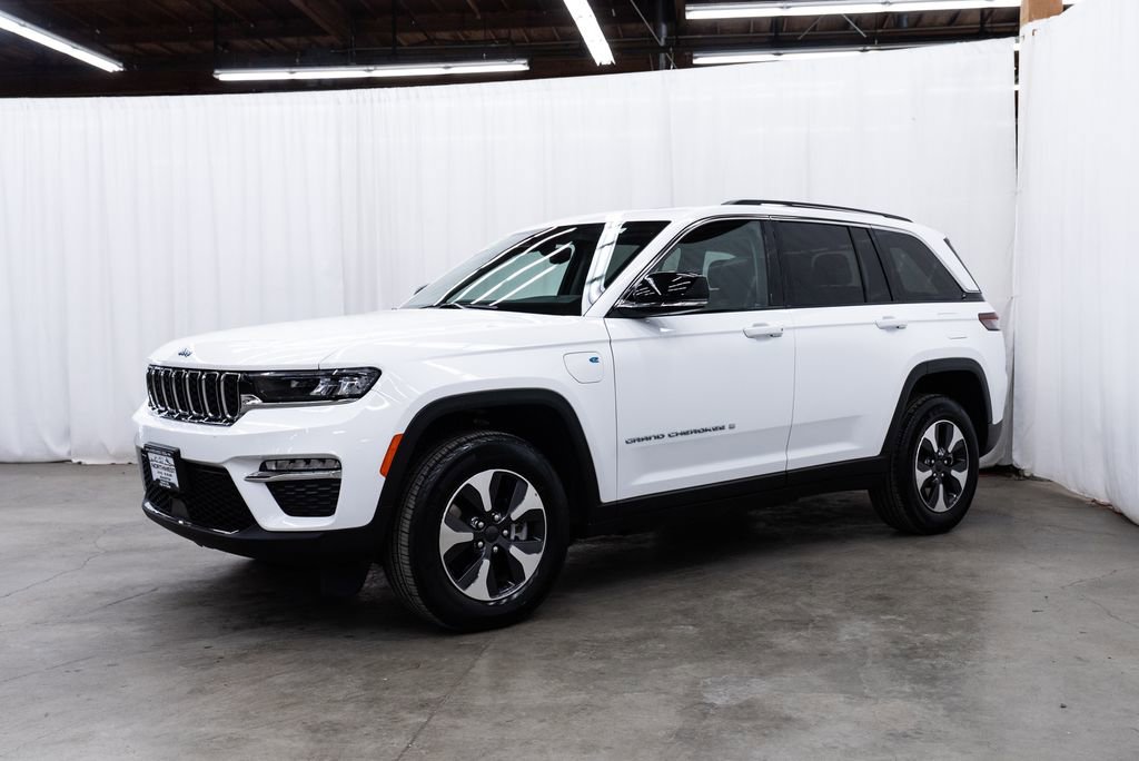 Used 2023 Jeep Grand Cherokee 4WD 4xe image 3