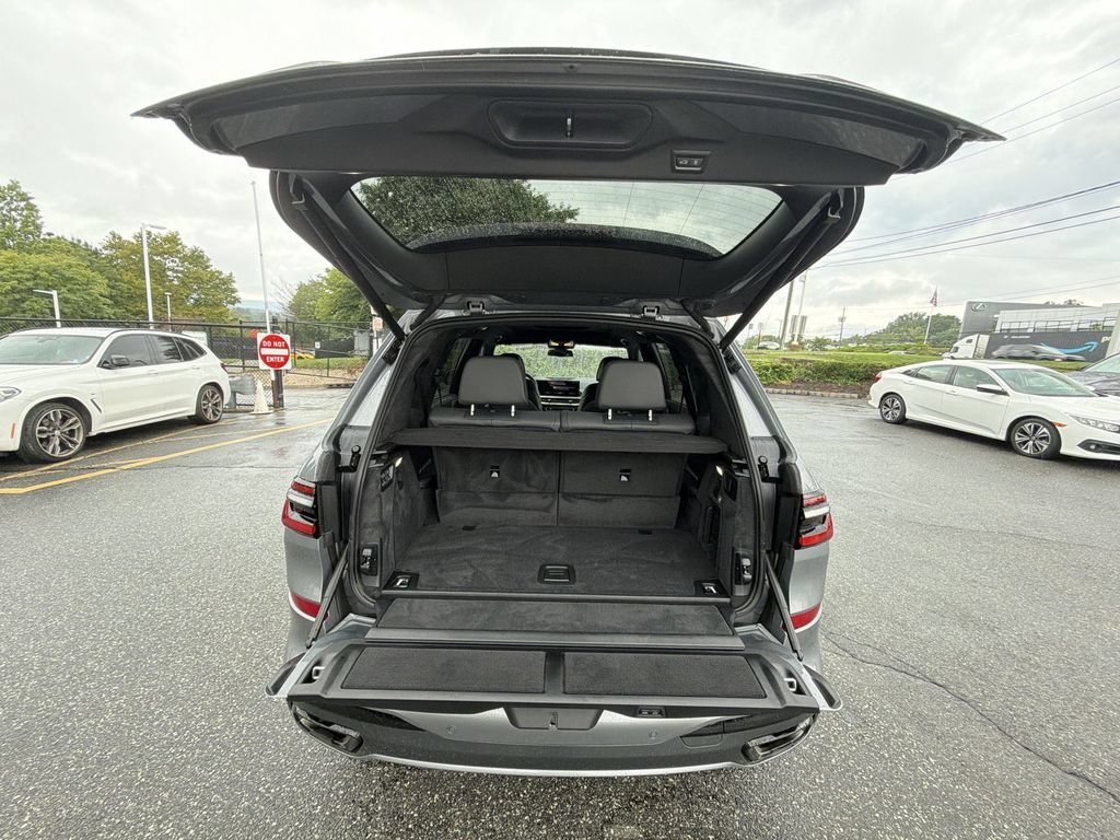 Used 2024 BMW X7 xDrive40i w/ M Sport Package AWD/4WD image 27