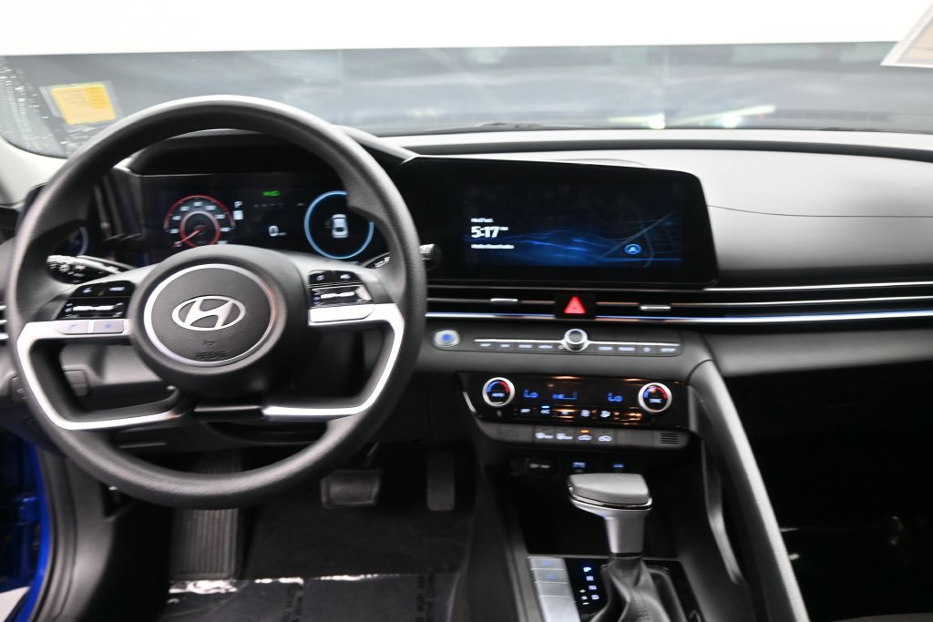 Used 2024 Hyundai Elantra SEL FWD image 15
