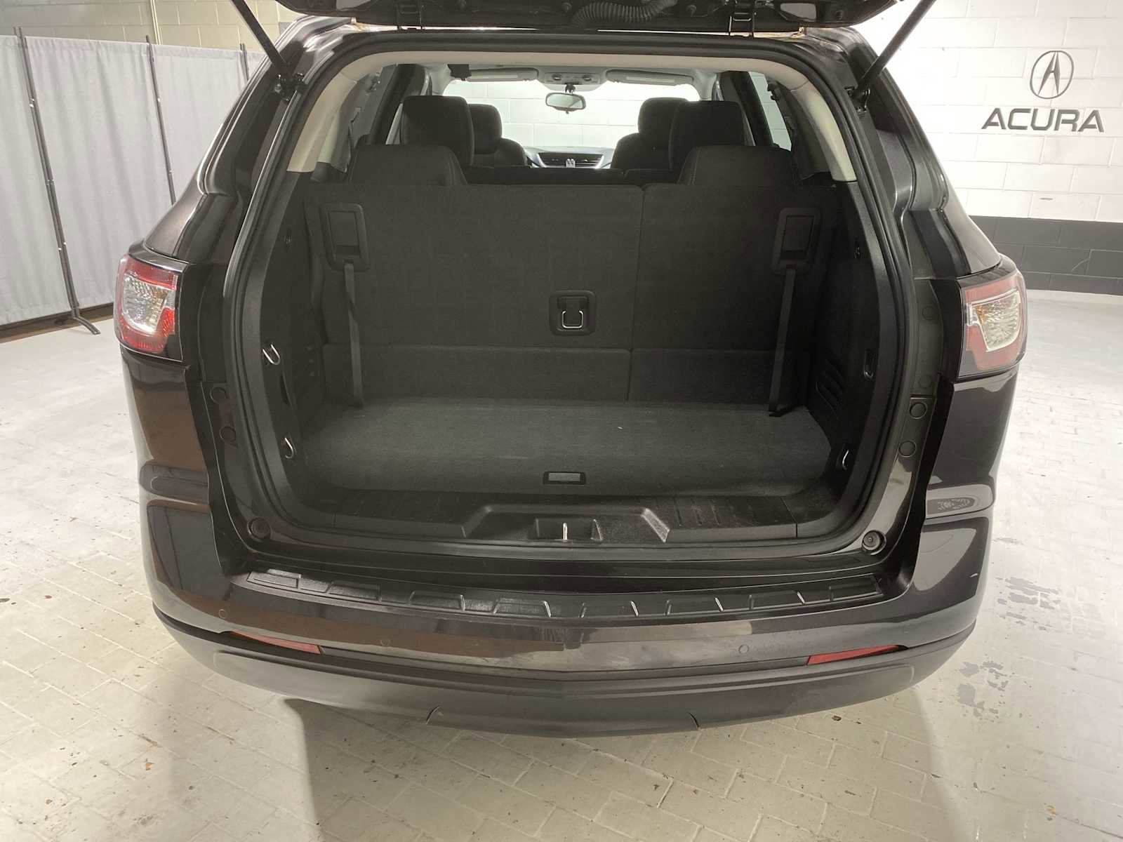 Used 2016 Chevrolet Traverse LT w/ Style and Technology Package image 18