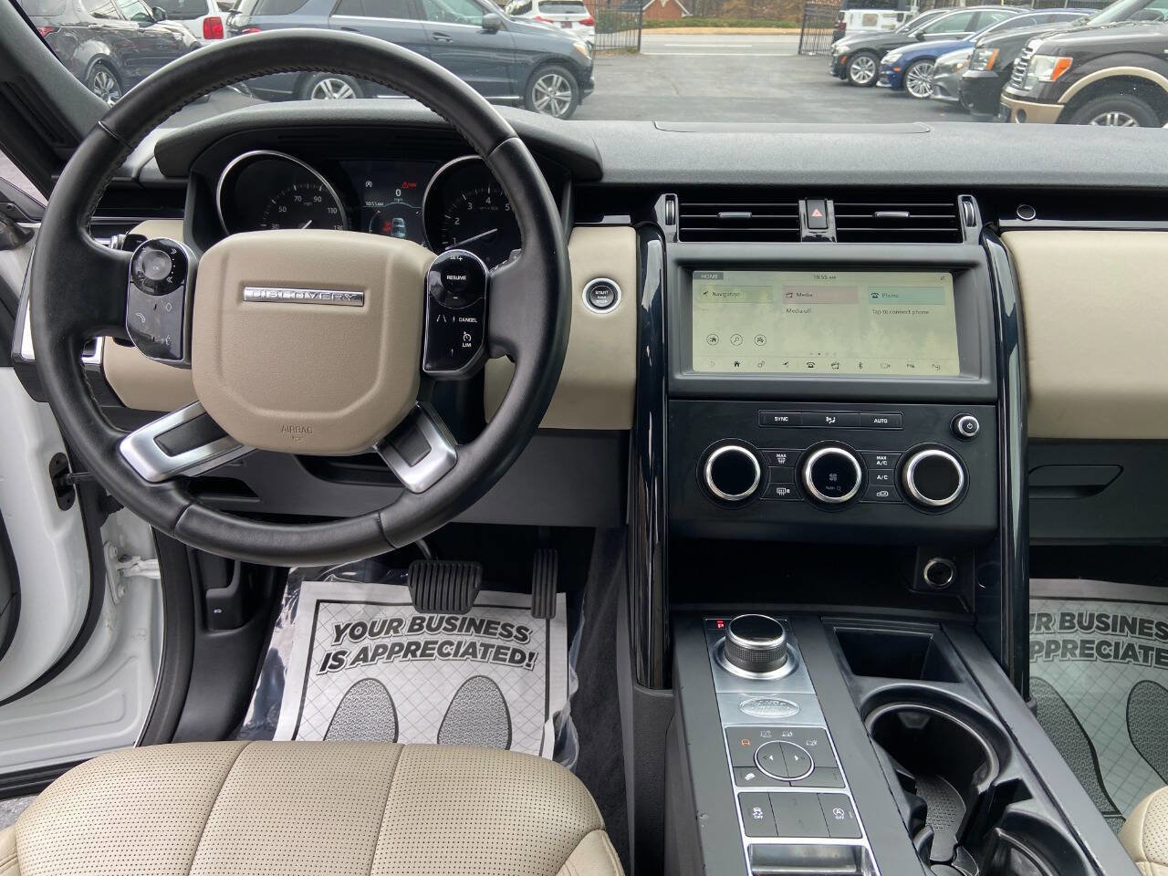 Used 2019 Land Rover Discovery SE AWD/4WD image 13