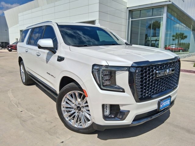 Used 2023 GMC Yukon XL Denali Ultimate image 1