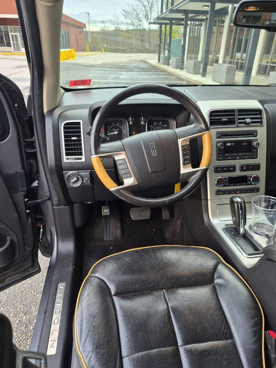 Used 2010 Lincoln MKX AWD image 36