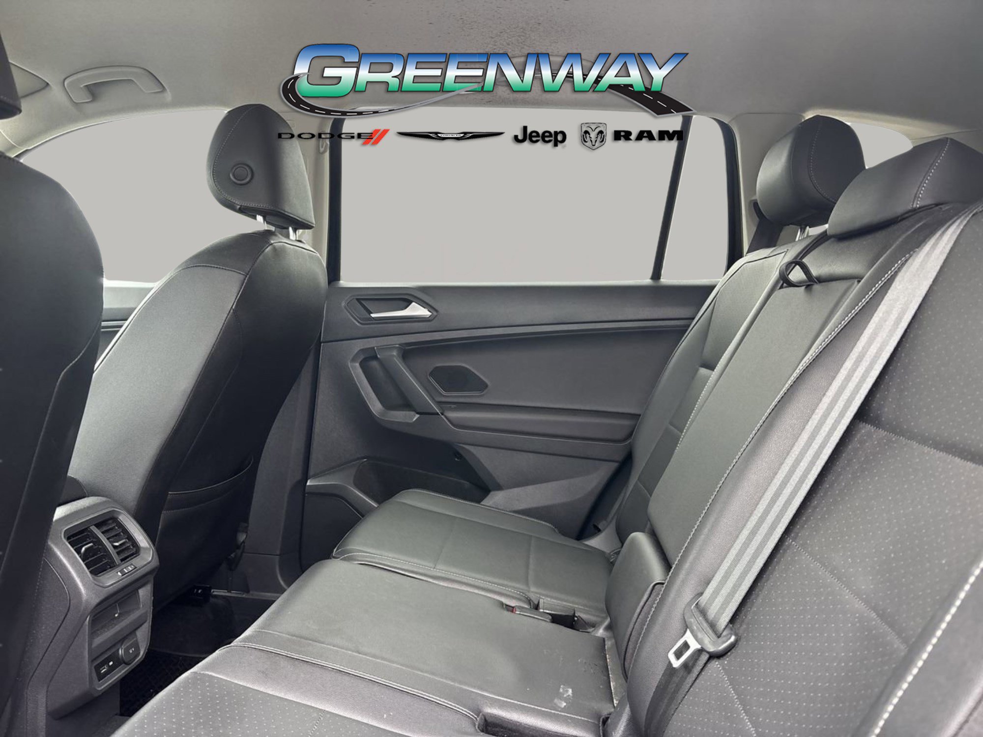 Used 2019 Volkswagen Tiguan SE image 11