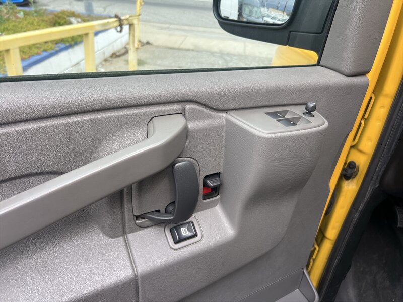 Used 2021 GMC Savana 3500 w/ Power Convenience Package RWD image 8